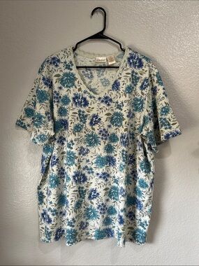 Bobbie Brooks Women’s Cream Blue Floral Print Pullover Sz  22W/24W V Neck Casual